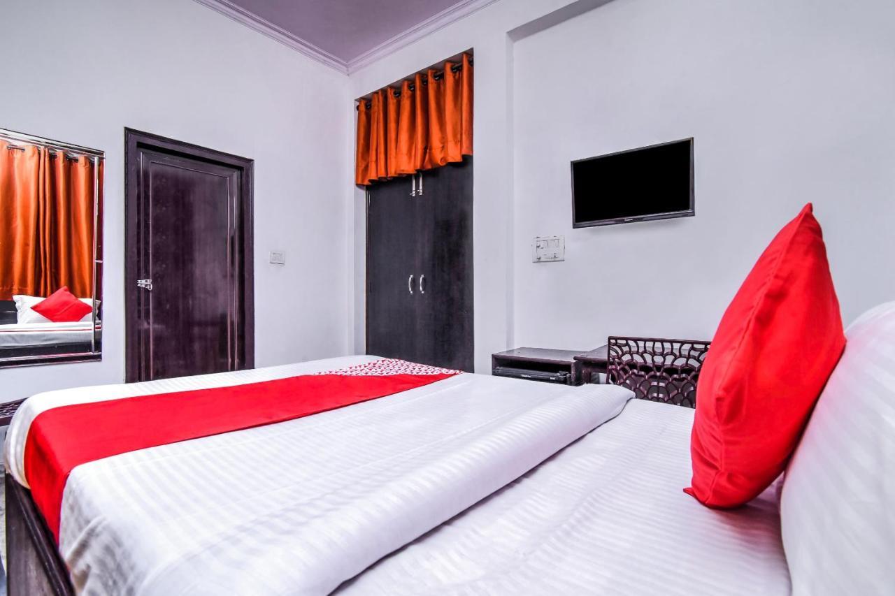 Oyo Nitin Palace Near Mohan Estate Metro Station Hotel 3*