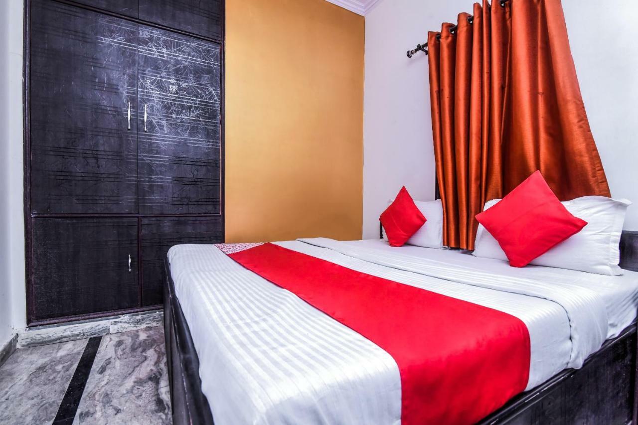 Hotel Oyo Nitin Palace Near Mohan Estate Metro Station New Delhi